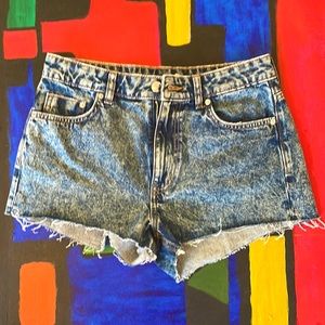 NWOT H&M Stone Washed Cut Offs Size 8